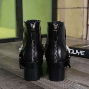 2018 chanle women boots in Calfskin