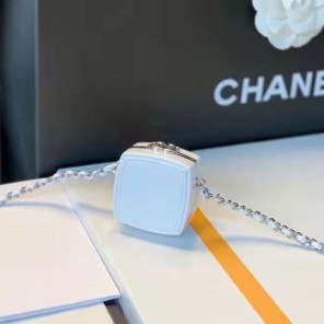 2022 Chanel CLUTCH WITH CHAIN