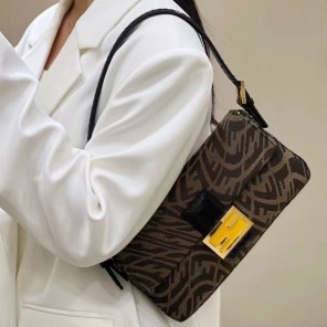 2022 Fendi Baguette