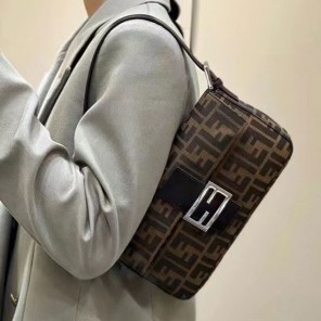 2022 Fendi Baguette