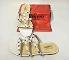 2018 Valentino women Flat shoes with rivet VN0464