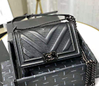 2019 Le Boy Chanel Flap Shoulder Bag