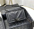 2019 Le Boy Chanel Flap Shoulder Bag A67085