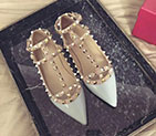 2019 Valentino women Flat shoes with rivet VN0590