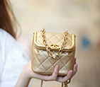 2020 Chanel kiss lock bag AS1886