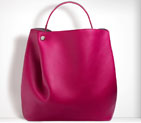 Diorific bucket bag in smooth pearlised Toxic Purple calfskin M1651PVOT M01V