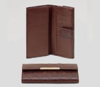 continental wallet with gucci trademark engraved m 112715 A0V1G 2019