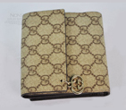flap french wallet with interlocking G detail